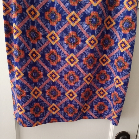 Lularoe Cassie Pencil Skirt Size XL Diamond Print - Picture 4 of 8
